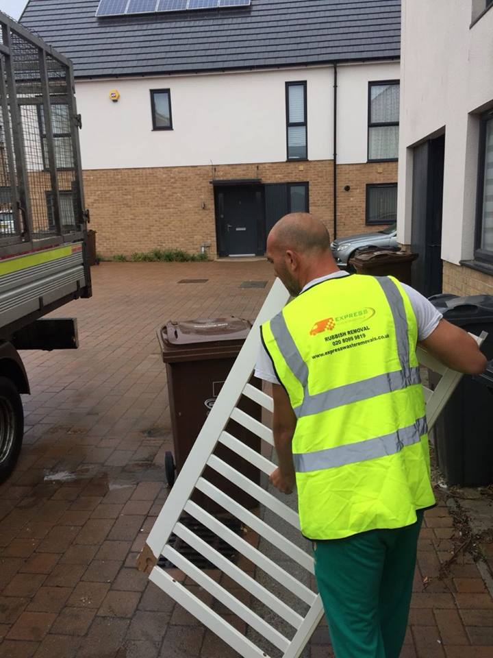 Reasons for Appointing Rubbish Removal Services in UK